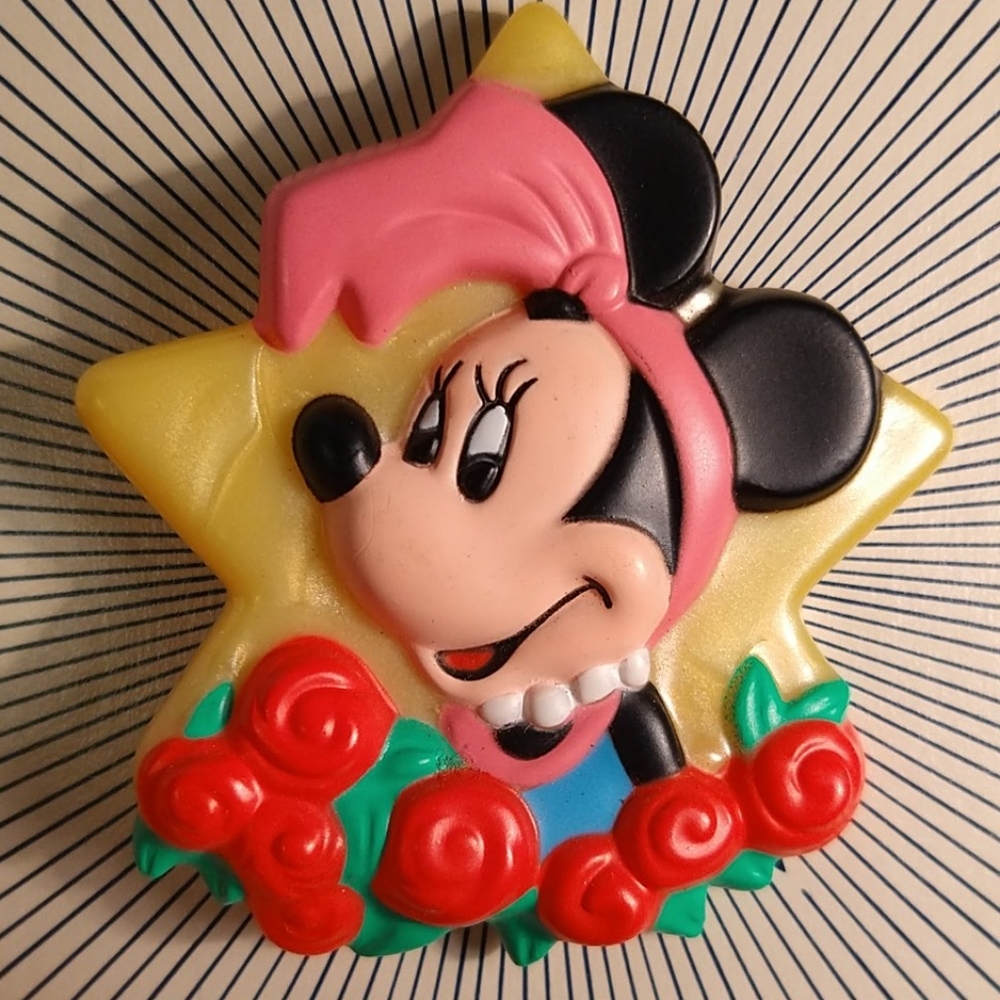Avon Disney Minnie Mouse plastic brooch 1989 vintage